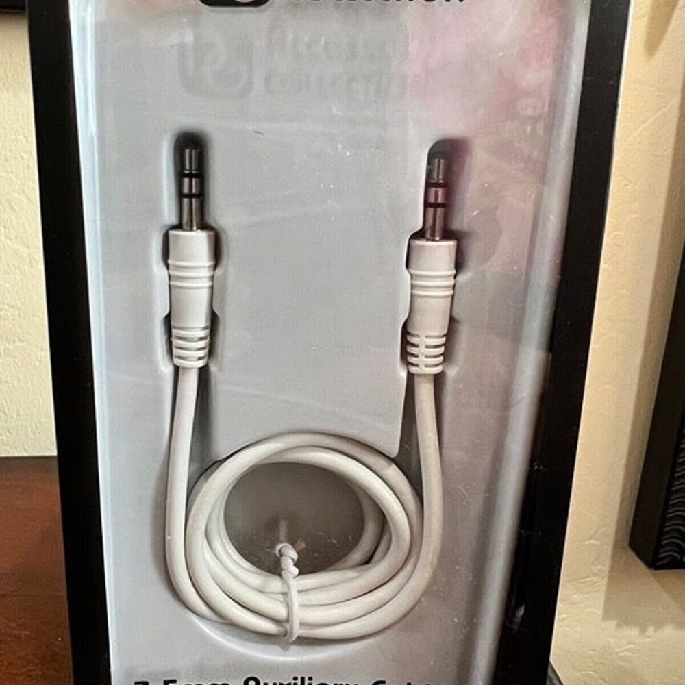 DG Accessory Collection 3.5 mm Auxiliary Cable